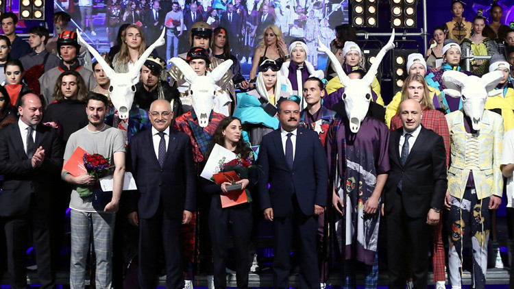 Dört ayda 6 milyar dolarlık ihracatı gerçekleştirdik Dört ayda 6 milyar dolarlık ihracatı gerçekleştirdik