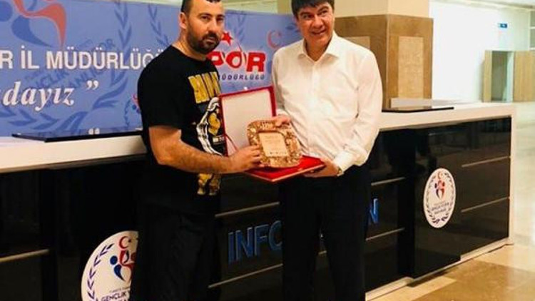 Muaythai Federasyonundan Türele plaket Muaythai Federasyonundan Türele plaket