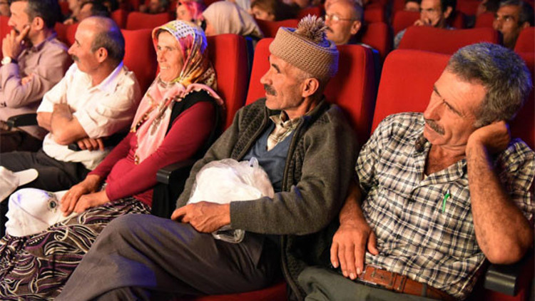 Muğlalılar ama ilk kez deniz gördüler, hayatlarında ilk defa tiyatro izlediler