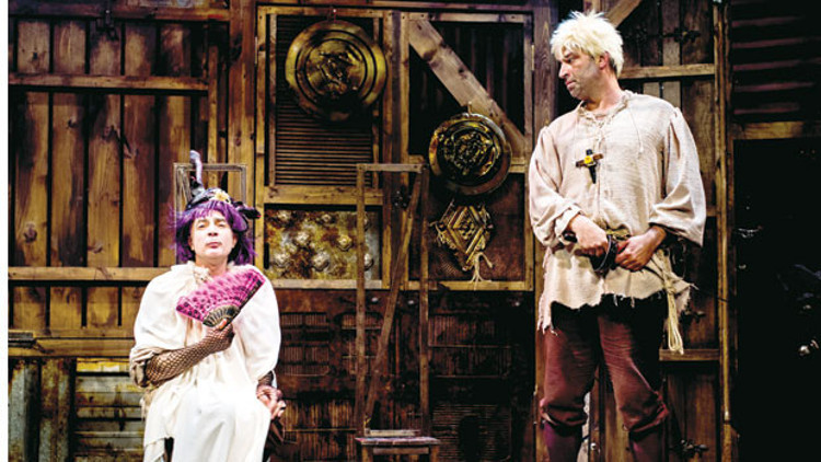 ‘Halk tiyatrosu’ dediğin tam da böyle olur ‘Halk tiyatrosu’ dediğin tam da böyle olur