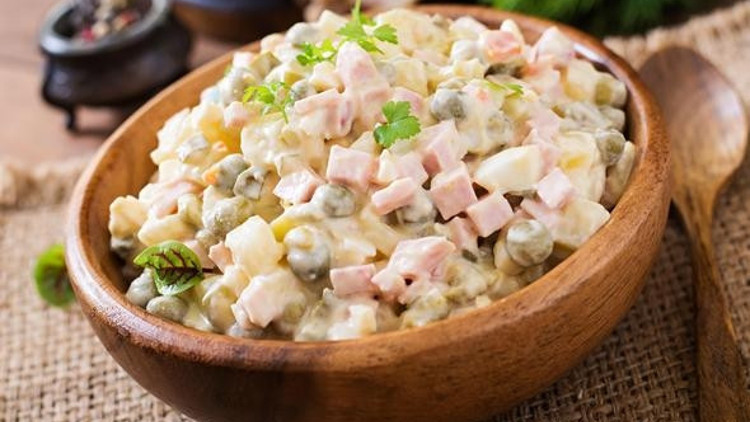 Rus salatası nasıl yapılır İşte Rus salatası tarifi ve malzemeleri