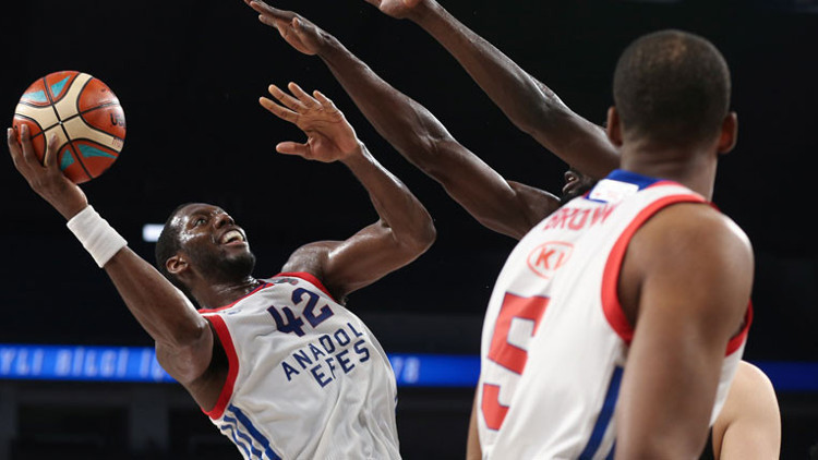 Anadolu Efes seride öne geçti Anadolu Efes seride öne geçti