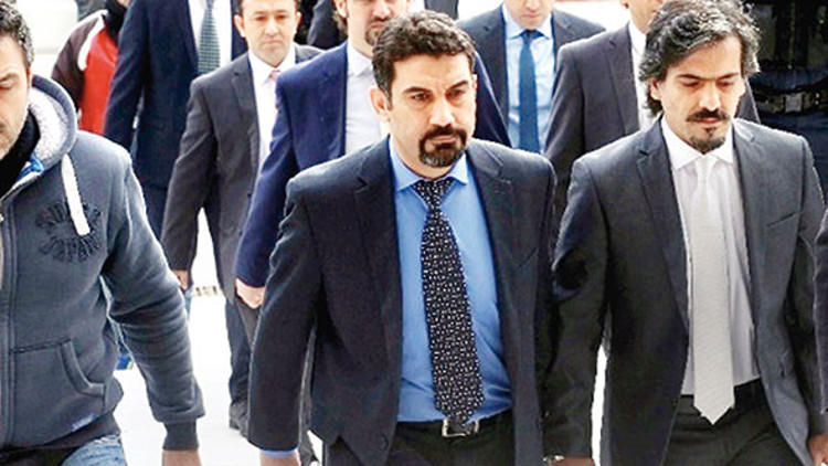 Yunanistan darbeci askerlere iltica hakkı verdi