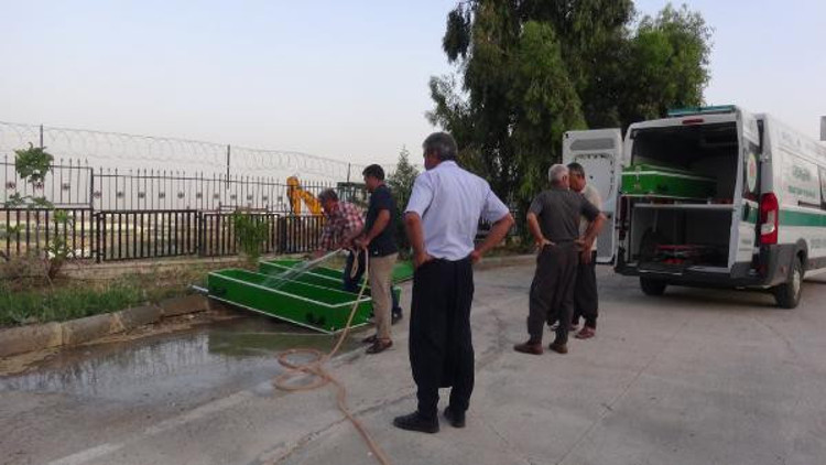 Akraba ailelerin silahlı kavgasında 3 ölü, 3 yaralı (2) Akraba ailelerin silahlı kavgasında 3 ölü, 3 yaralı (2)