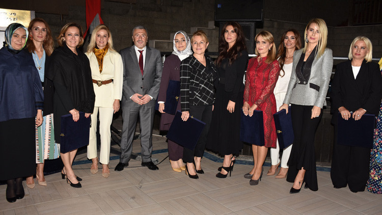 Şehit ve gazi yakınlarıyla minnet dolu kucaklaşma