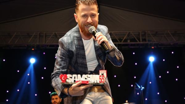 Atakumda iftar sokağında Karadeniz müziği rüzgarı