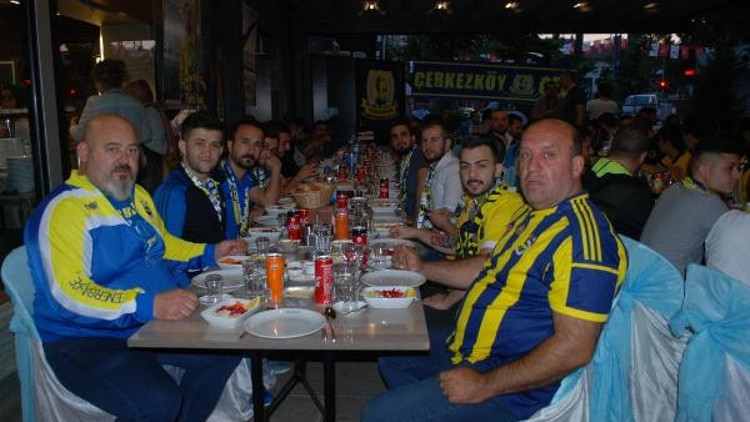 Çerkezköyde Fenerbahçeliler iftarda buluştu Çerkezköyde Fenerbahçeliler iftarda buluştu