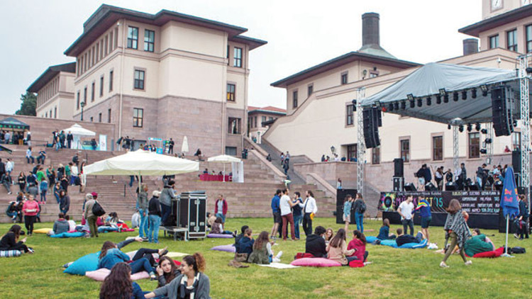 Türk üniversiteleri sıra kaybetti