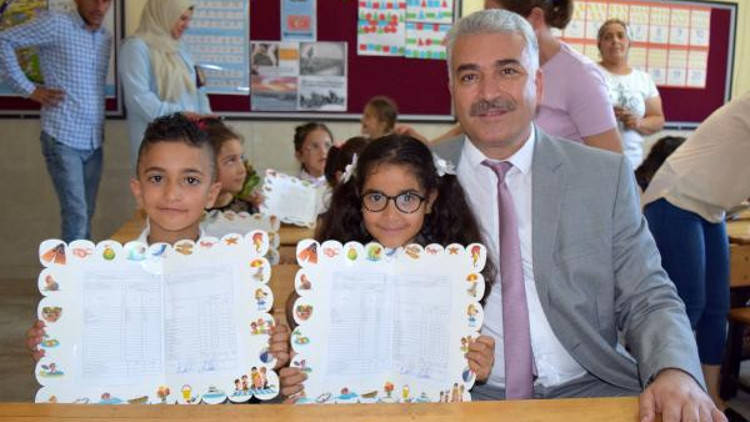 Öğrencilerin karne sevinci