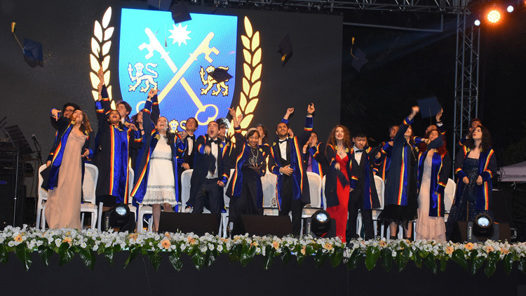 Başkonsoloslukta mezuniyet töreni Başkonsoloslukta mezuniyet töreni
