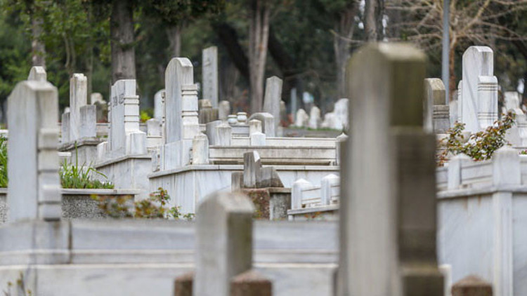 İstanbul'da 2,5 yıl sonra mezar yeri kalmayacak - Son Dakika Haber