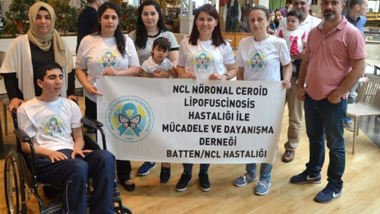 Ölümcül bir hastalığa yakalanan çocuklarını kurtarabilmek için dernek kurdular Ölümcül bir hastalığa yakalanan çocuklarını kurtarabilmek için dernek kurdular