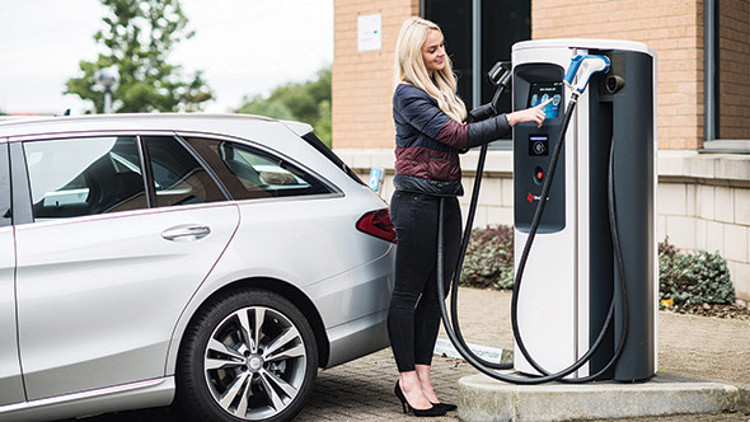 Petrol devleri ‘şarj’ oluyor