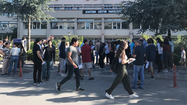 Adaylar: Sistem değişikliği yurtdışına yönlendirdi Adaylar: Sistem değişikliği yurtdışına yönlendirdi