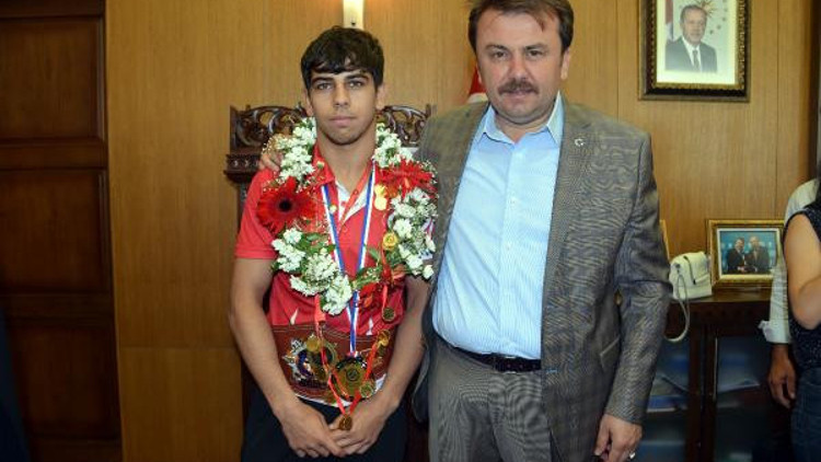 Dünya şampiyonu 40 altınla ödüllendirdi