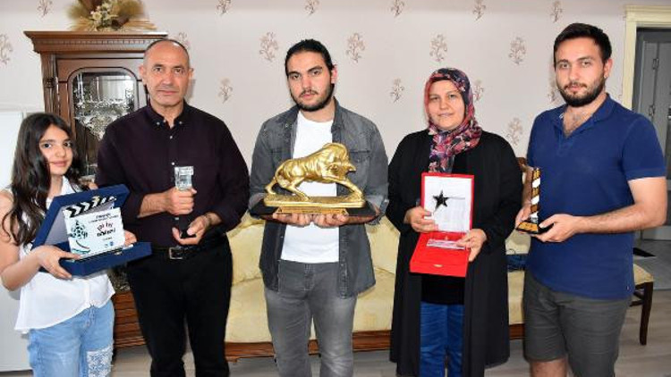 Genç yönetmen Kenger adlı kısa filmiyle ödüle doymuyor