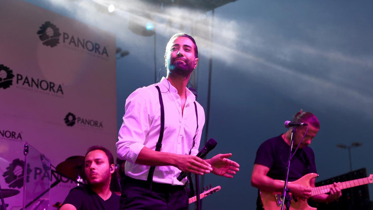 Tan sevgisi yağmur dinlemedi Tan sevgisi yağmur dinlemedi