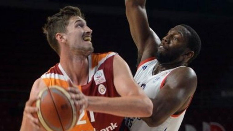 Tibor Pleiss, Efes ile imzaya yakın