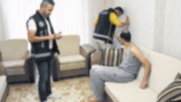 FETÖcülerin pes dedirten taktiği... Polis gibi baskın yapmışlar FETÖcülerin pes dedirten taktiği... Polis gibi baskın yapmışlar