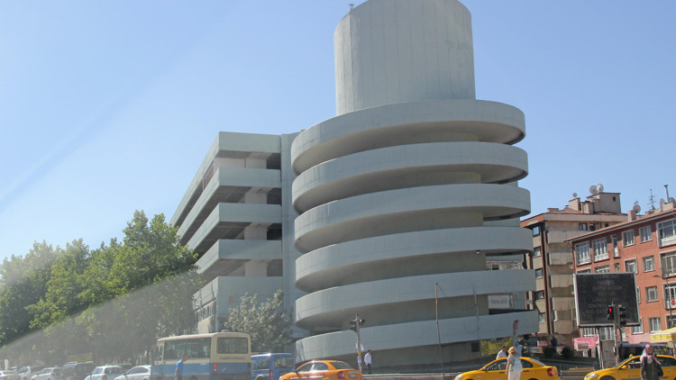 Çok katlı yine kapalı