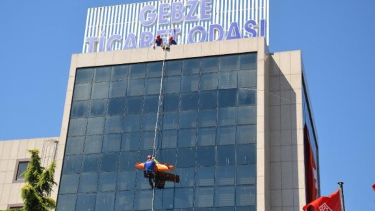 Gebze Ticaret Odasında deprem tatbikatı Gebze Ticaret Odasında deprem tatbikatı