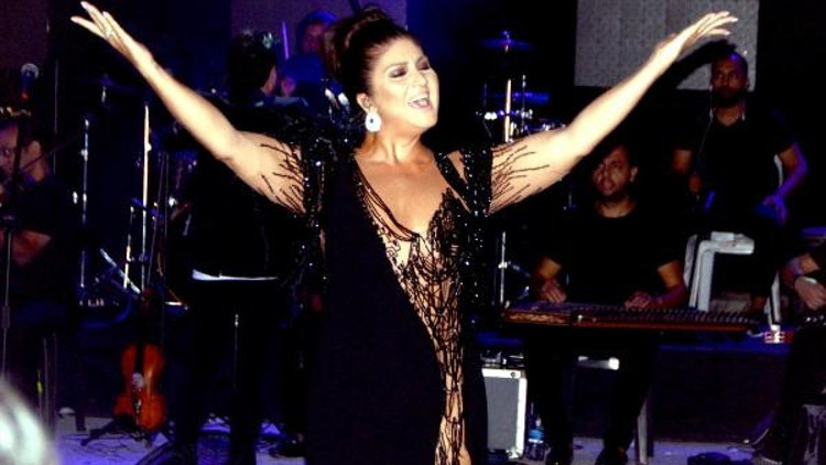 Sibel Can, Bodrumluları coşturdu Sibel Can, Bodrumluları coşturdu