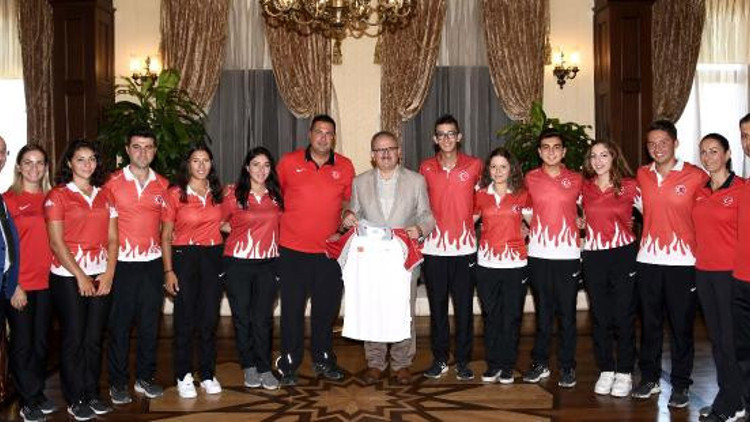 Şampiyonlardan Vali Karaloğluna ziyaret