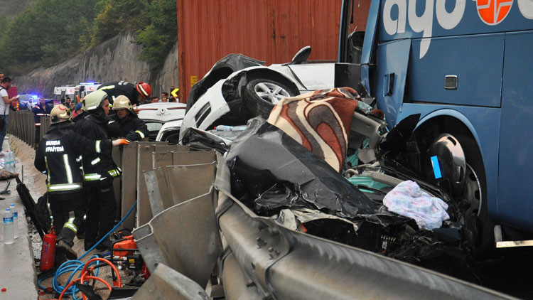Kaza yerinde dehşete düşüren detay Bebek aradılar… Kaza yerinde dehşete düşüren detay Bebek aradılar…