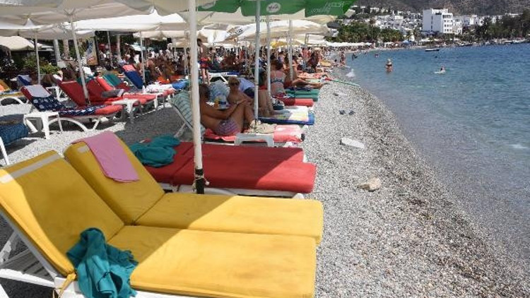 Bodrumda halk plajında şezlongdan ücret talebi iddiası