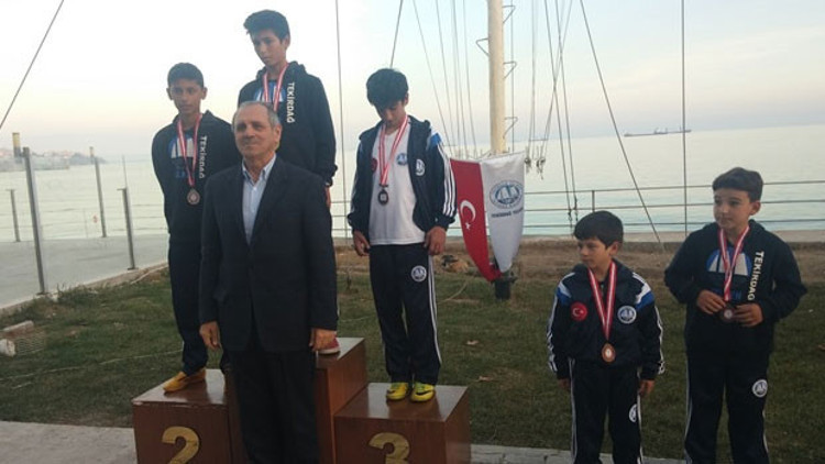 Yunanistanda Türk bayrağını dalgalandırmak istiyor