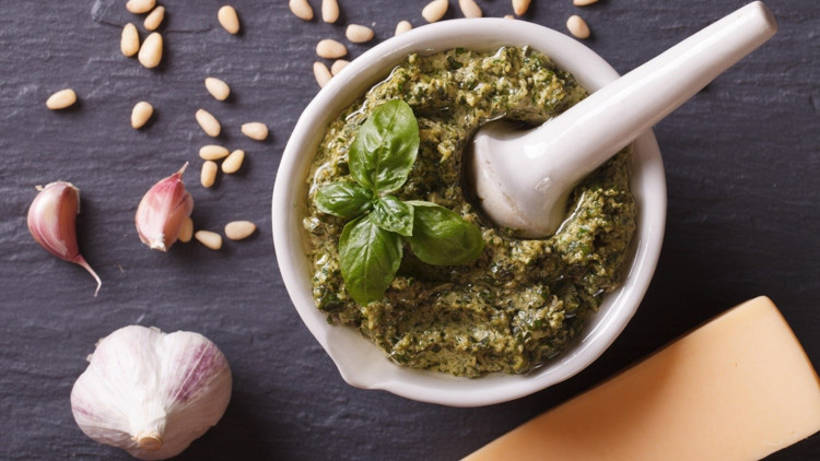 Ev Yapımı Kolay Pesto Sosu