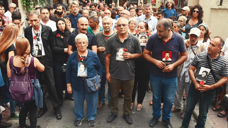 Cumartesi Annelerine yasak devam etti