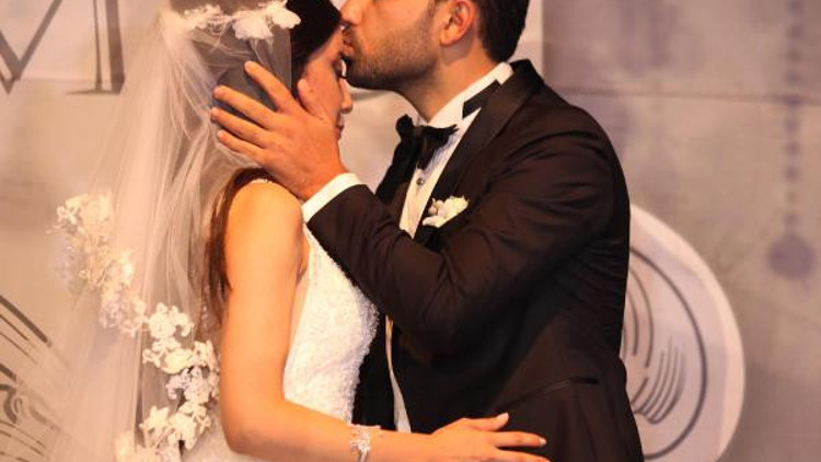 Kayserispor Başkanı Erol Bedir’in oğlu Gökbörü dünya evine girdi Kayserispor Başkanı Erol Bedir’in oğlu Gökbörü dünya evine girdi