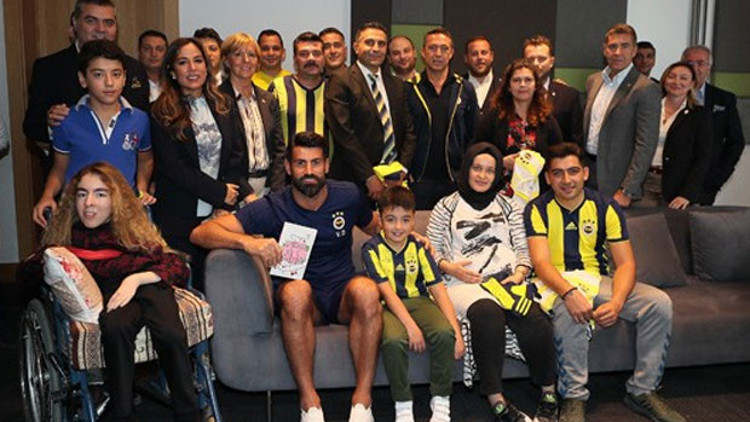 Ali Koç, otizmli çocuklarla bir araya geldi
