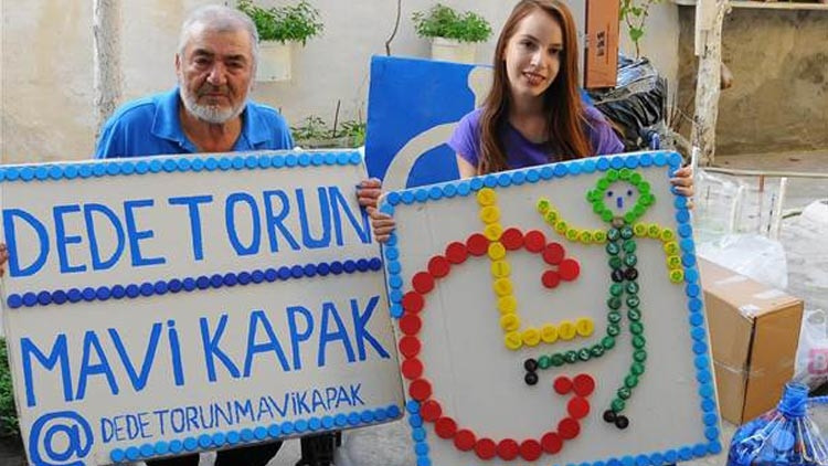 Helal olsun size Dede torun 43 ton mavi kapak topladı 137 kişiye umut oldu Helal olsun size Dede torun 43 ton mavi kapak topladı 137 kişiye umut oldu