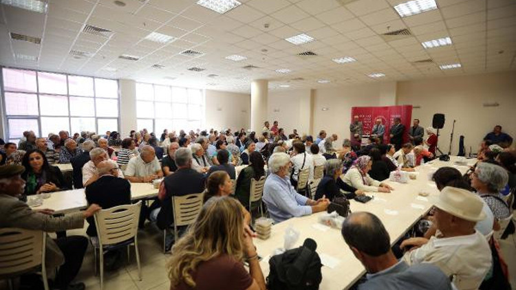 Yenimahalle’de aşure dağıtıldı