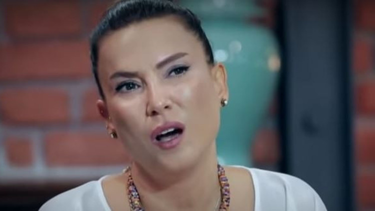 Yeni Bir Ben’de Şebnem Dönmez’in gözyaşları şaşırttı… Şebnem Dönmez kimdir Yeni Bir Ben’de Şebnem Dönmez’in gözyaşları şaşırttı… Şebnem Dönmez kimdir