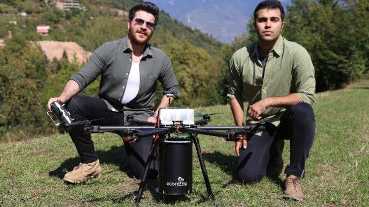 Geliştirdikleri Ecodrone ile ormana tohum ekiyorlar