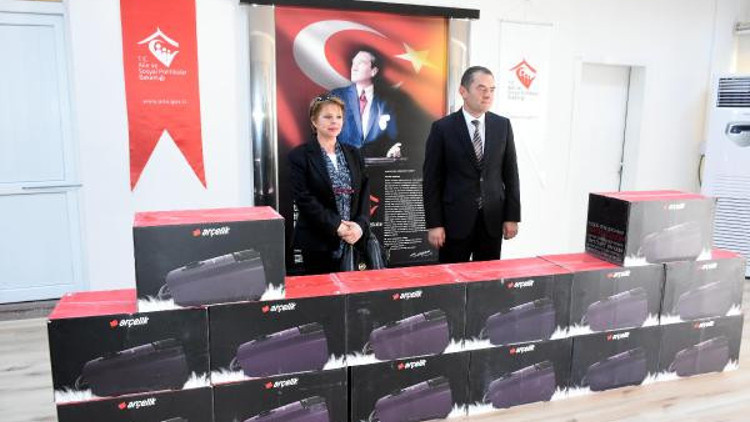 Sevgi evlerine 14 elektrik süpürgesi alarak uzlaştılar