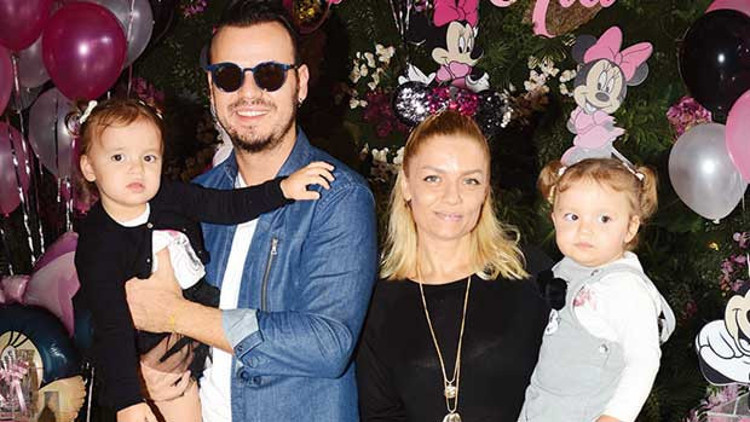 İkizlerin yeni yaş kutlaması İkizlerin yeni yaş kutlaması