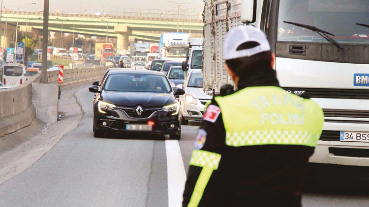 Yeni trafik cezaları Meclis’te: 3 kırmızıya 1 ay yasak