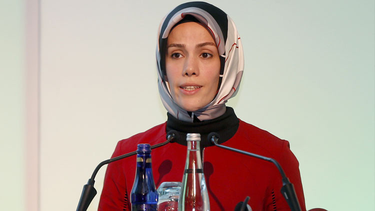 Esra Albayraktan İslamofobi mesajı Esra Albayraktan İslamofobi mesajı