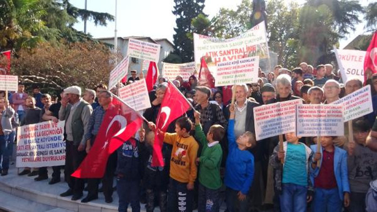 Karaağız sakinlerinden şehir merkezinde termik santral eylemi Karaağız sakinlerinden şehir merkezinde termik santral eylemi