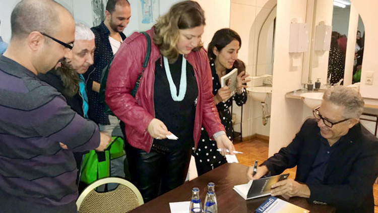 Münih’te ‘Huzursuzluk’u tanıttı