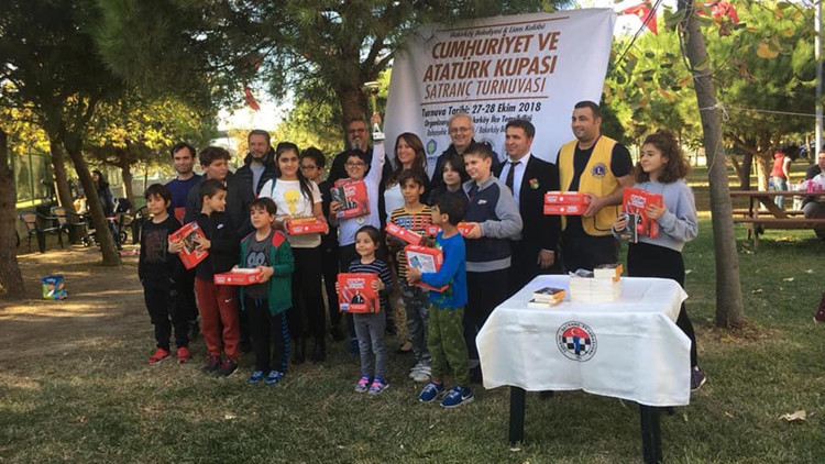 Cumhuriyet ve Atatürk Kupası Satranç Turnuvası’nı Adar Tarhan kazandı Cumhuriyet ve Atatürk Kupası Satranç Turnuvası’nı Adar Tarhan kazandı
