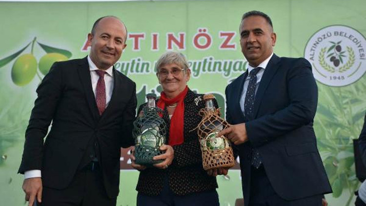 Canan Karatay: Uzun ve sağlıklı yaşamak için zeytin ve zeytinyağı tüketin