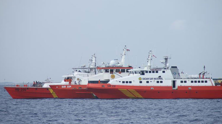 Endonezyada düşen uçağı arama çalışmaları devam ediyor Endonezyada düşen uçağı arama çalışmaları devam ediyor