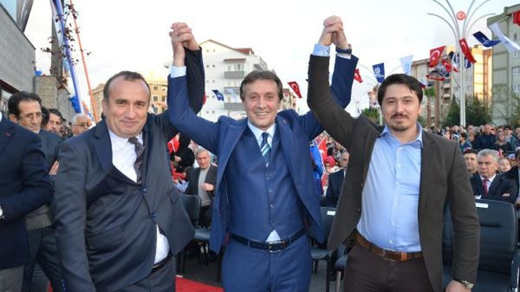 Naim Süleymanoğlunun adının verildiği kültür merkezi açıldı