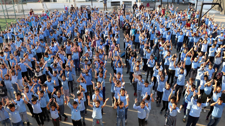 Öğrenciler derse egzersizle başlıyor