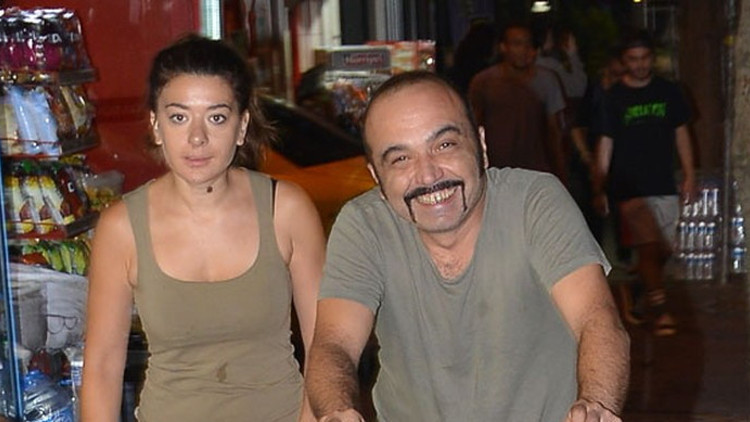 Ünlü oyuncu tek celsede boşandı